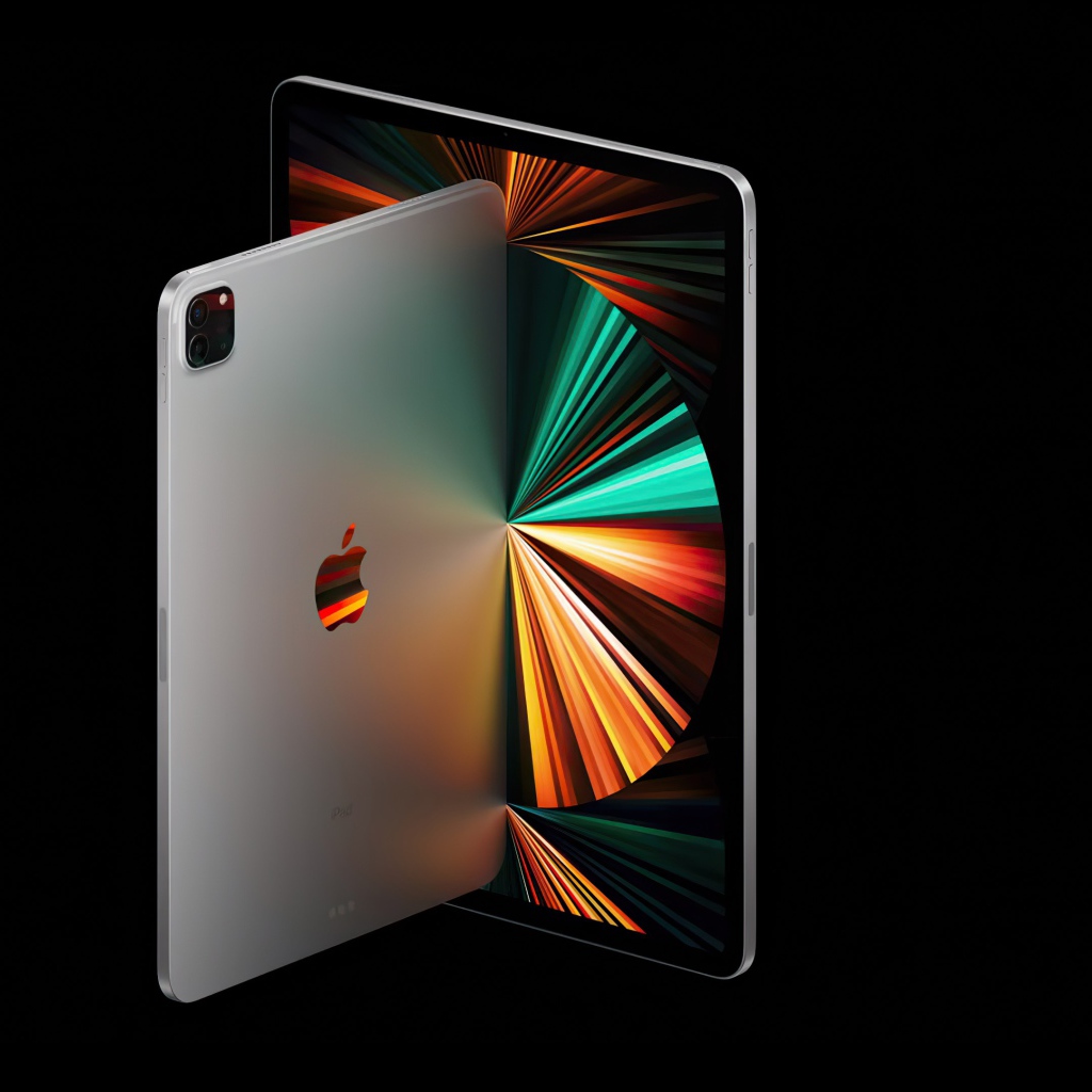 Тонкий  iPad Pro 2021 года на черном фоне
