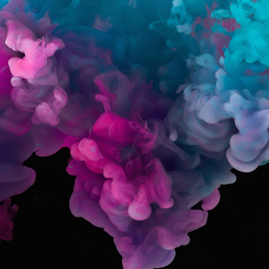 Голубой с красным дым на черном фоне 