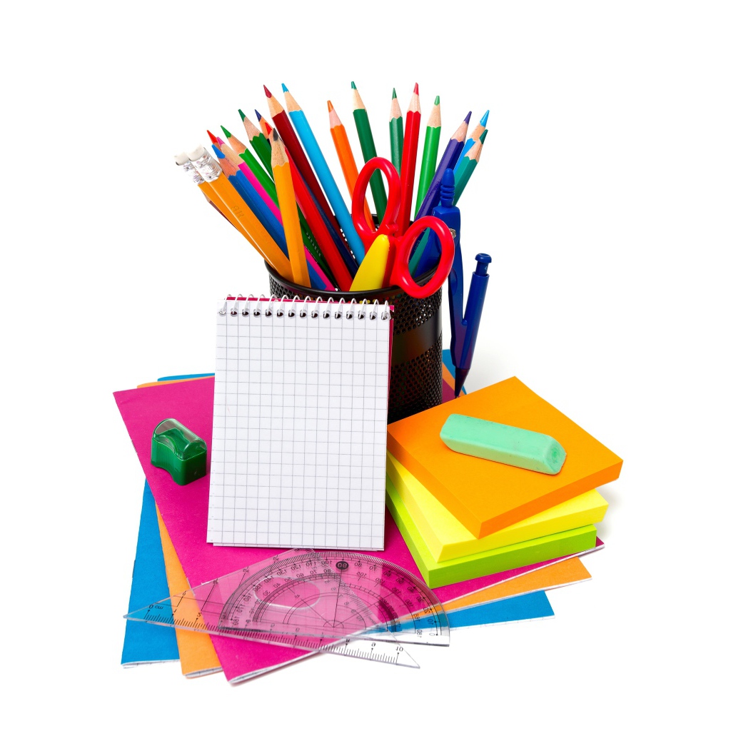 Яркие разноцветные канцелярские предметы на белом фоне 