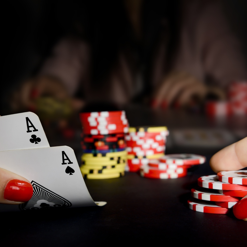 поке. блеф в покере. покер в баре. покер игра казино. покер фото.