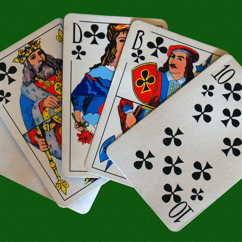 Пять карт одной масти на зеленом фоне