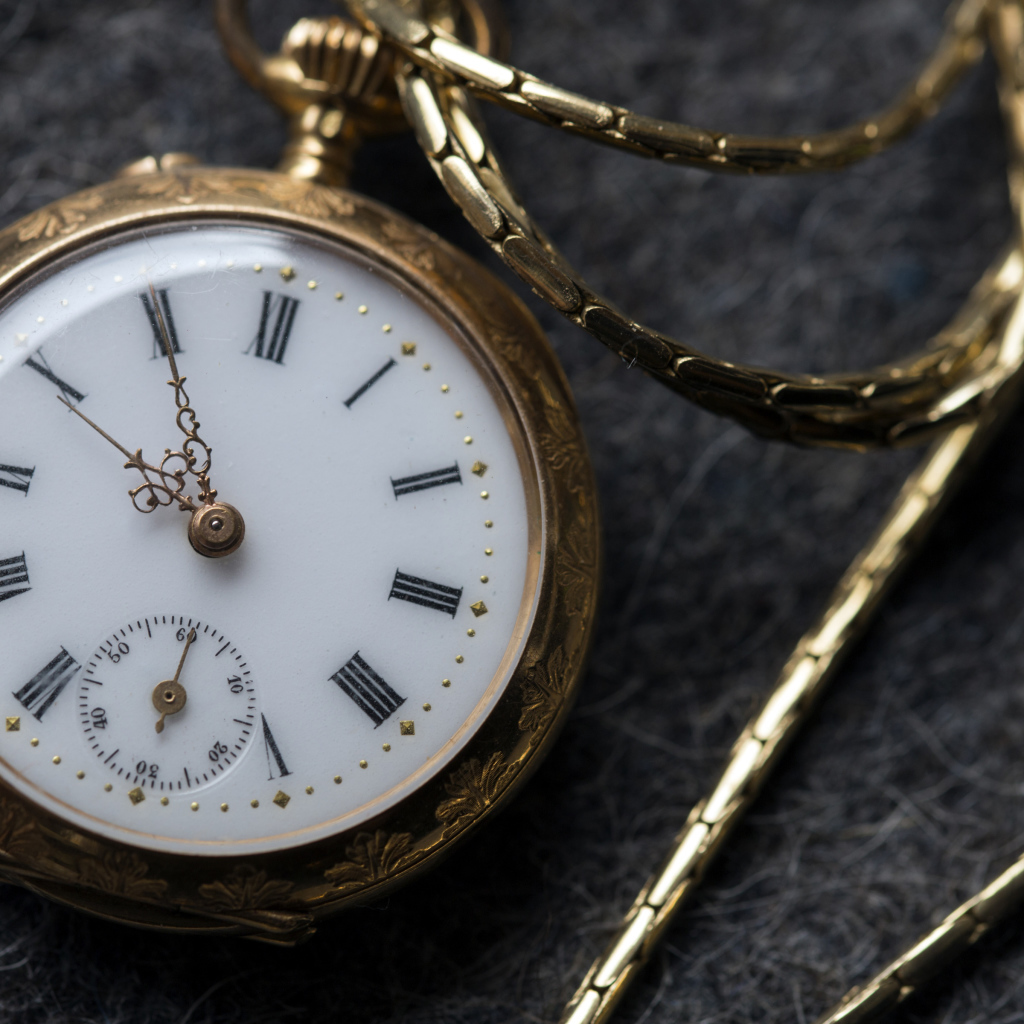 Золотые карманные часы на цепочке 