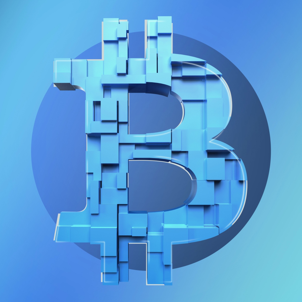 Знак биткоин на голубом фоне