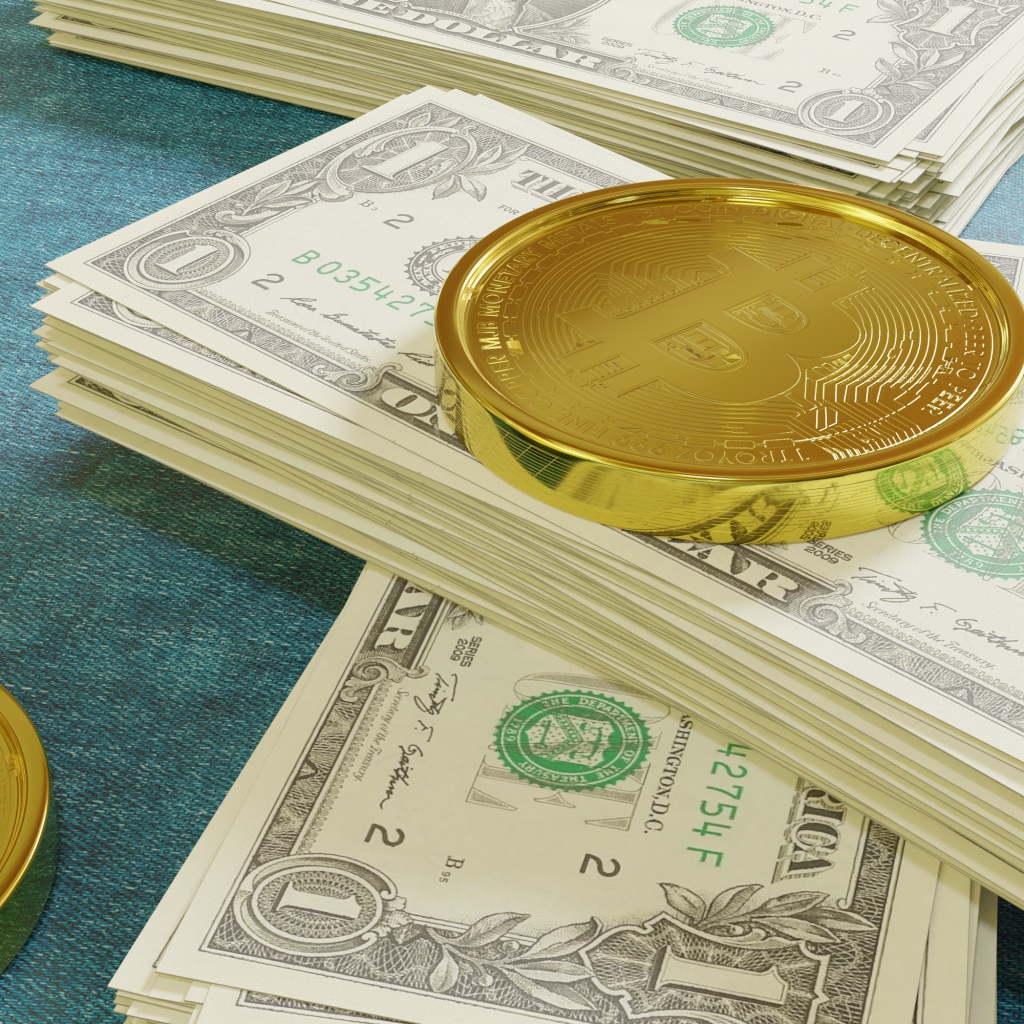 Доллары с золотой монетой биткоин 