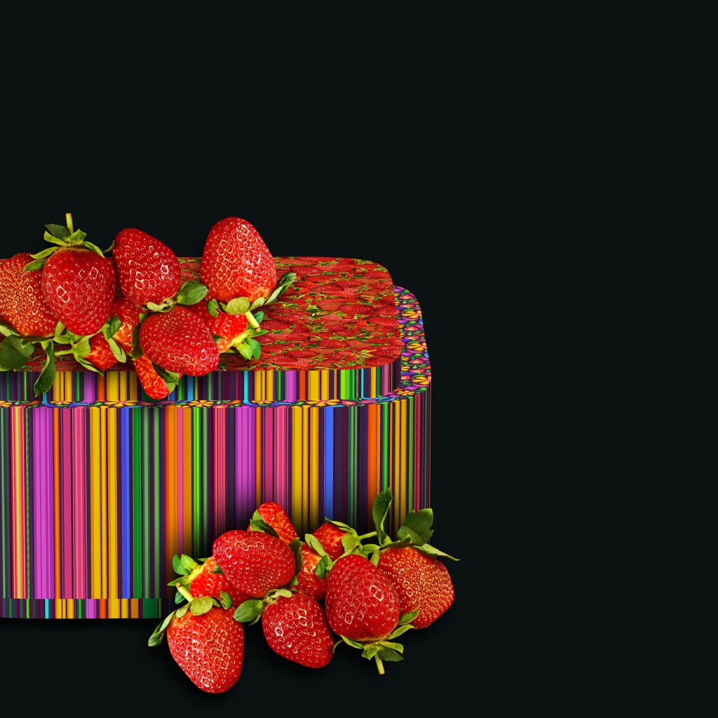 Разноцветная шкатулка с клубникой на черном фоне 