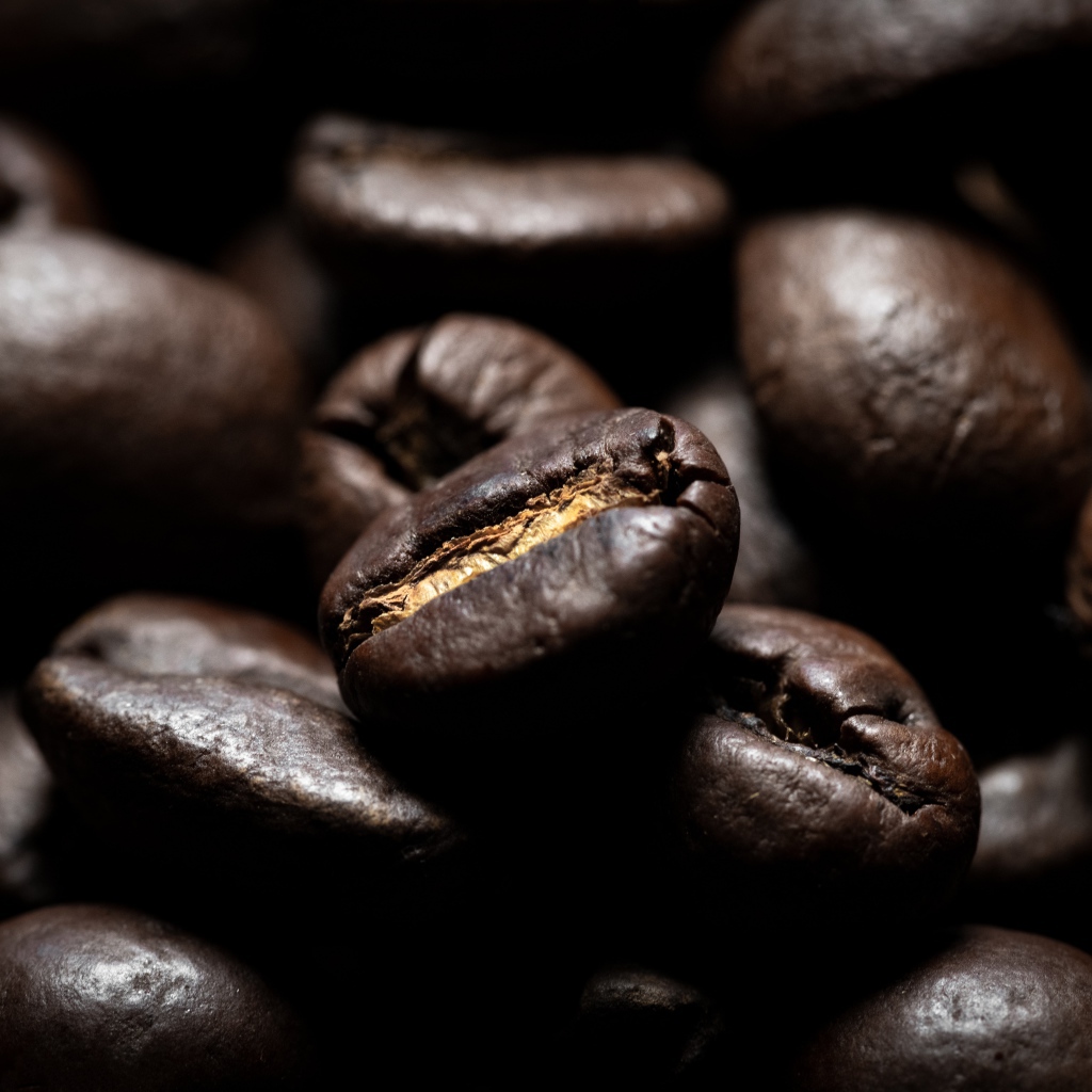 Жареные ароматные кофейные зерна 