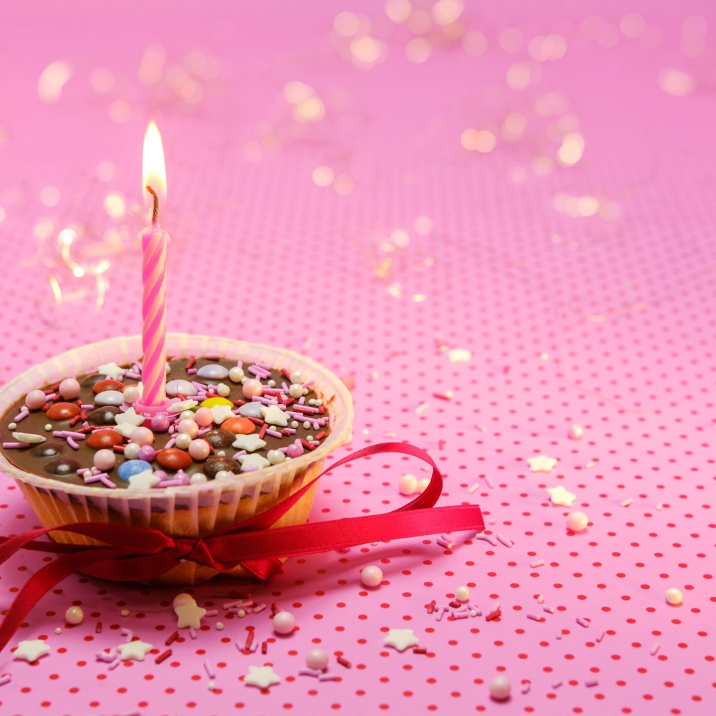 Пирожное с одной свечкой