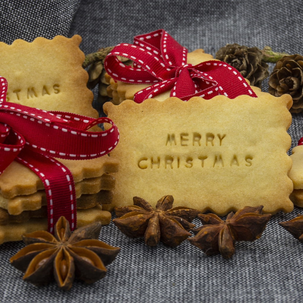 Рождественское печенье с бантами и бадьяном