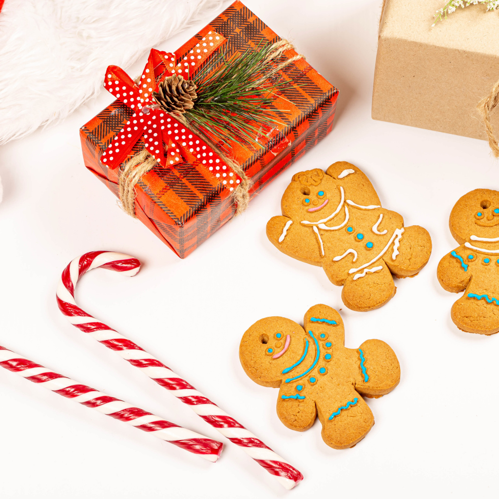 Печенье, подарок и конфеты на Рождество 