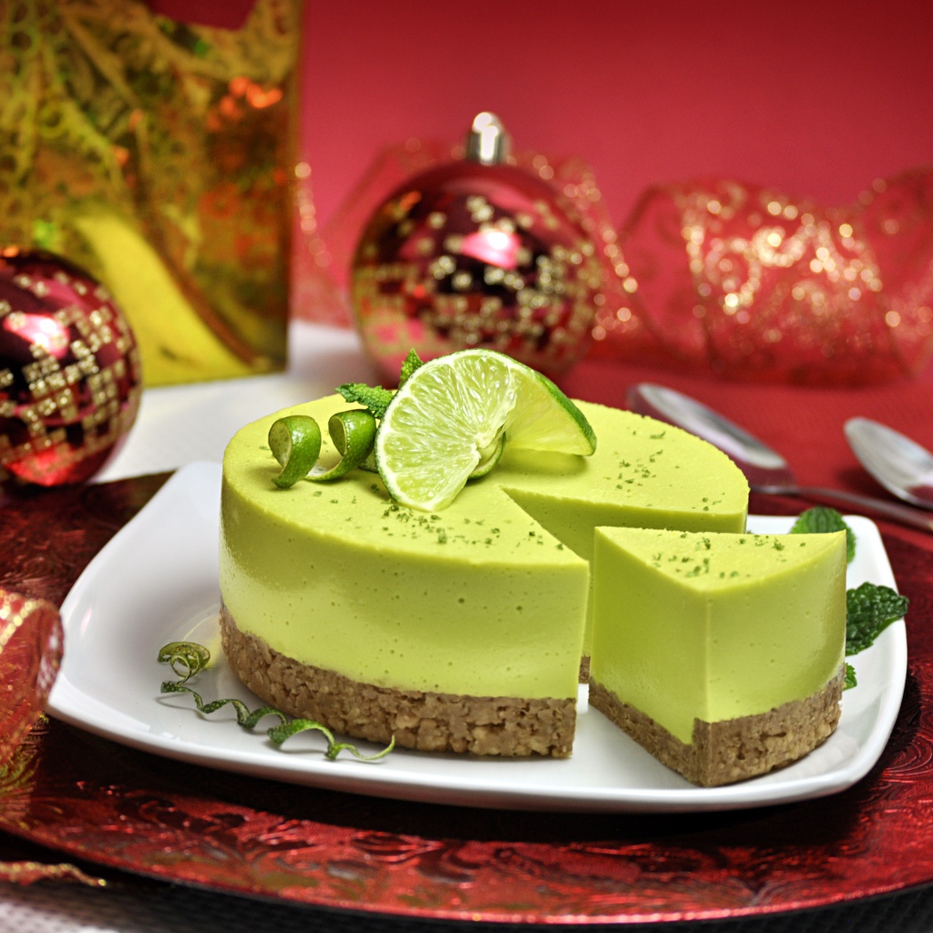 Вкусный праздничный торт с лаймом