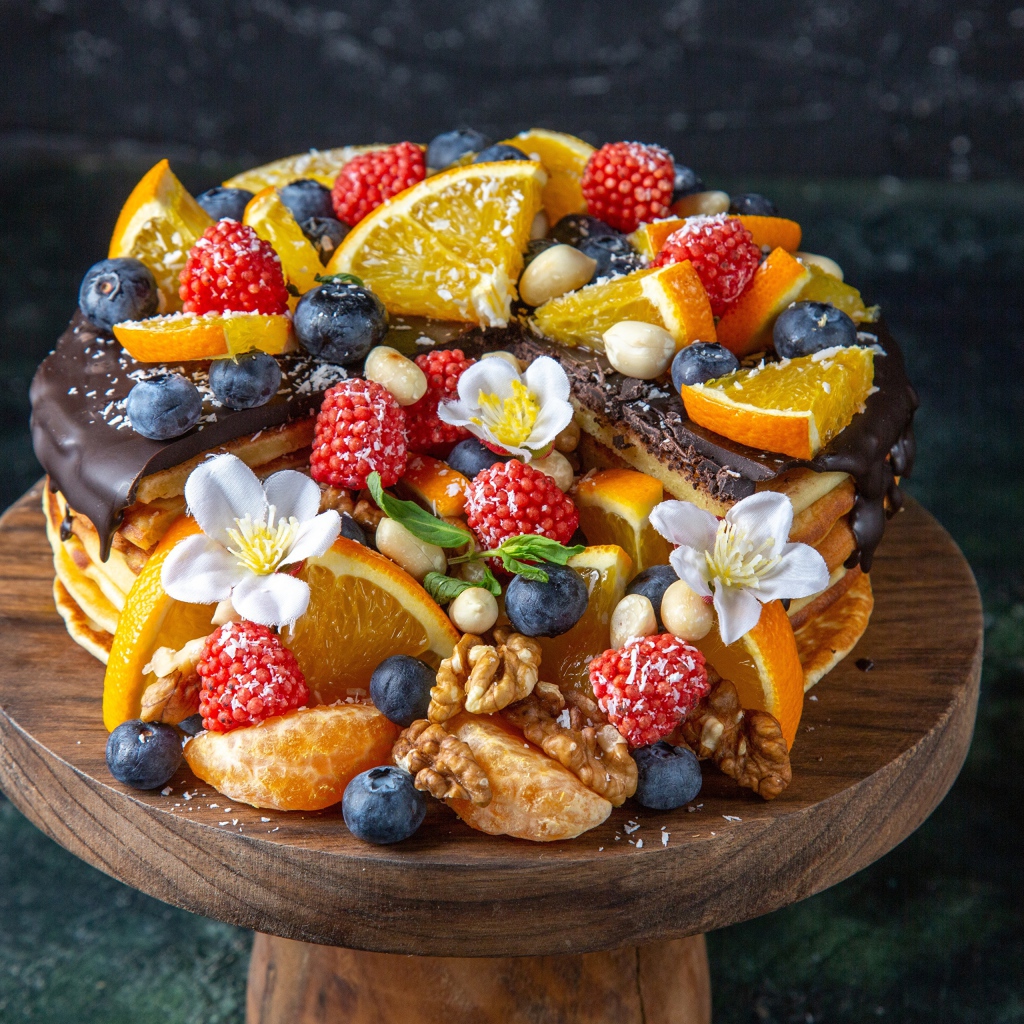 Вкусный торт с апельсинами и ягодами