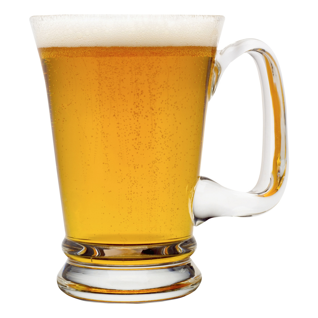 Бокал пенного пива на белом фоне