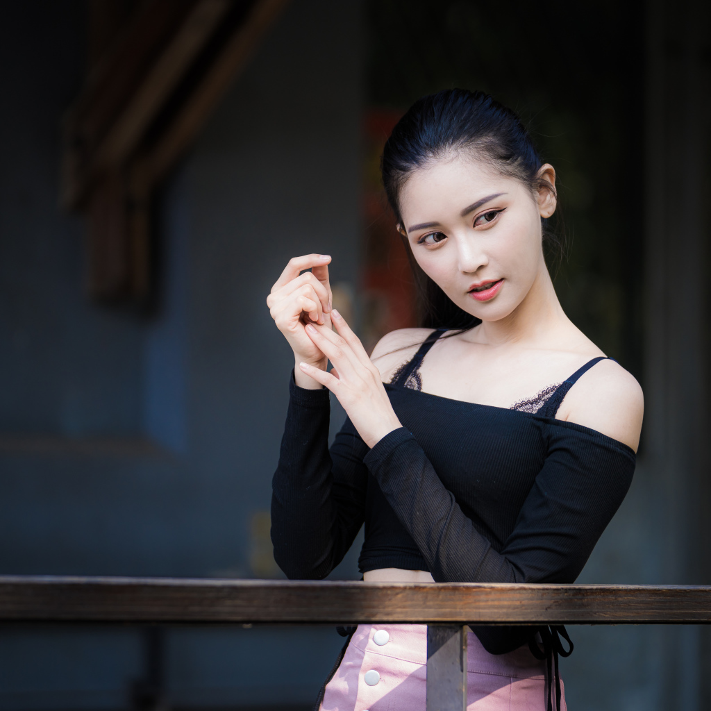 Красивая девушка азиатка балерина