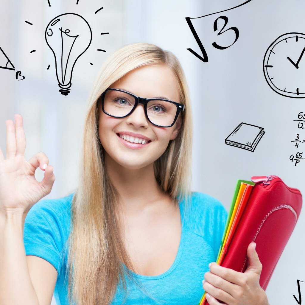 Красивая девушка ученица в очках 