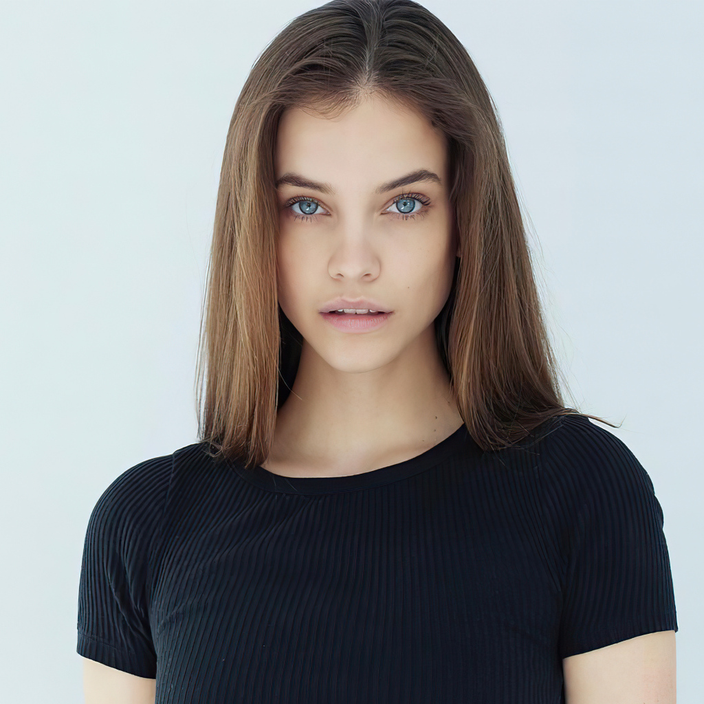 Голубоглазая популярная модель Барбара Палвин