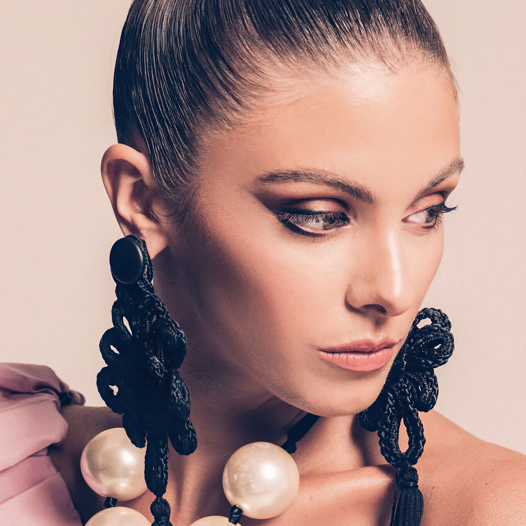 Стильная девушка модель Кармелла Роуз