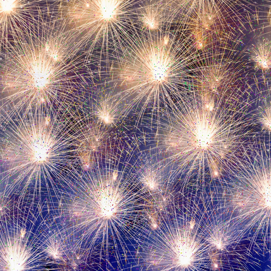 Яркий праздничный салют в небе 