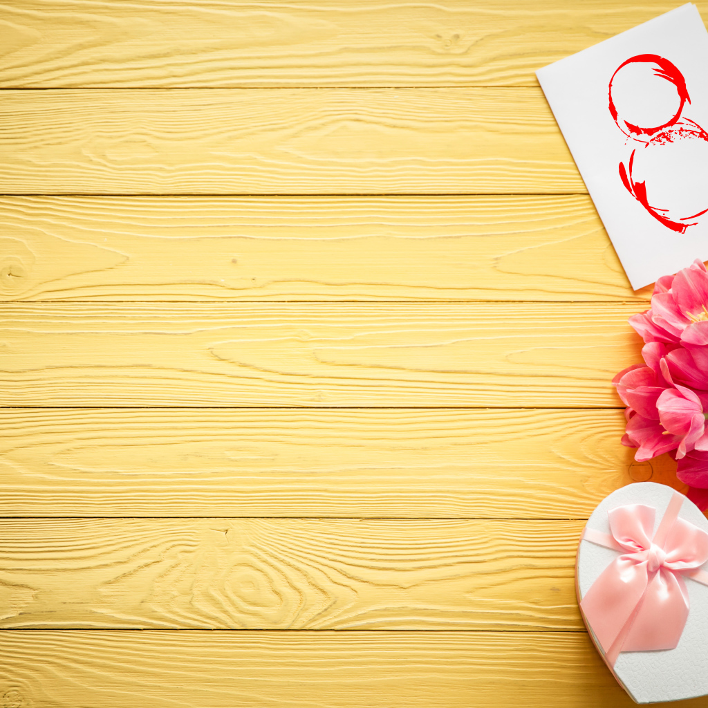 Букет тюльпанов и подарок фон для открытки на 8 марта