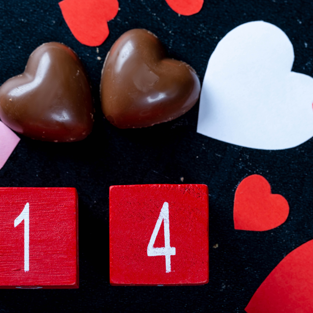 Кубики и шоколадные конфеты на 14 февраля День Святого Валентина 