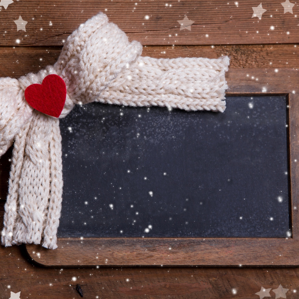 Шаблон открытки на деревянном фоне на День Влюбленных