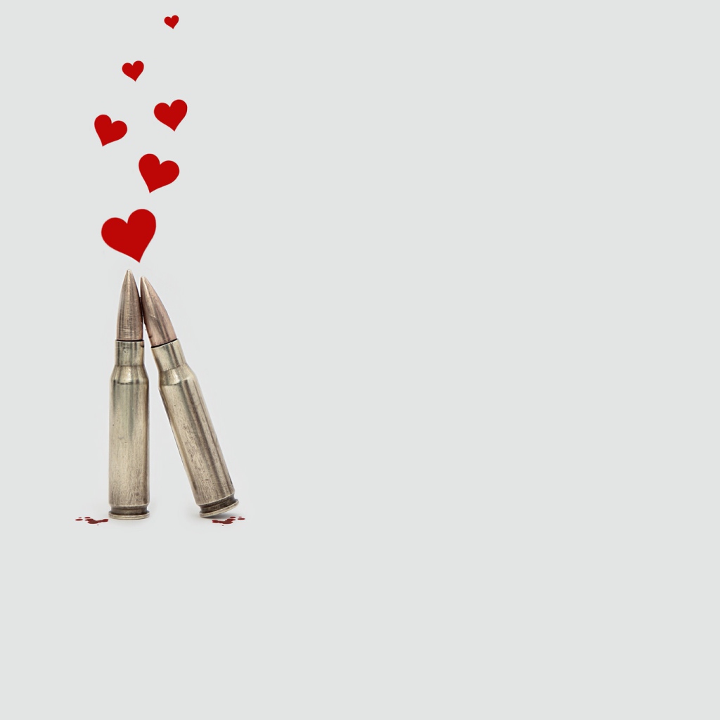 Два патрона с сердечками на сером фоне