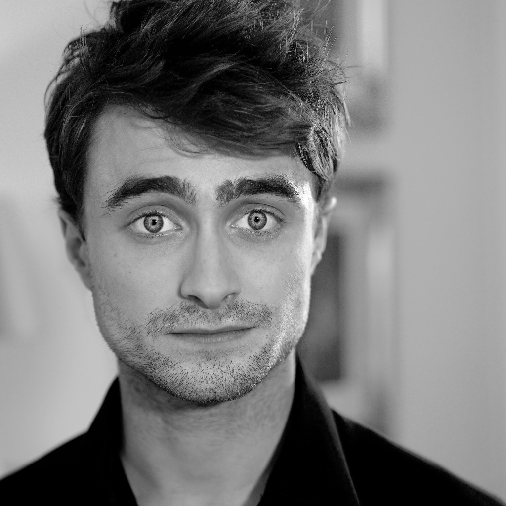 Актер Дэниел Рэдклифф черно-белое фото