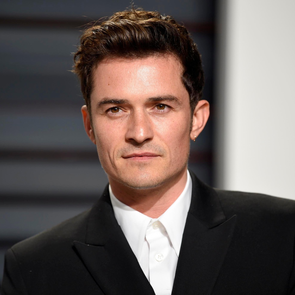 Актер Орландо Блум в костюме