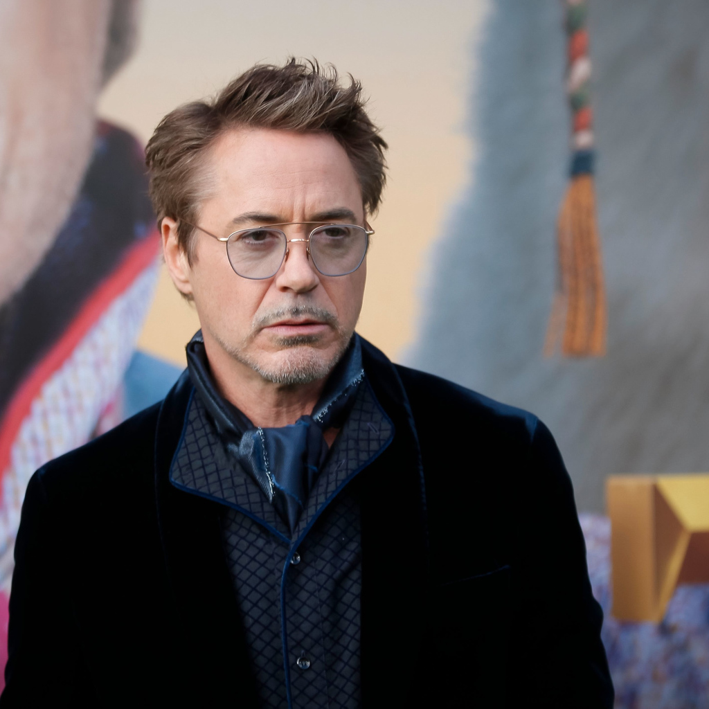 Актер Роберт Дауни-младший в очках