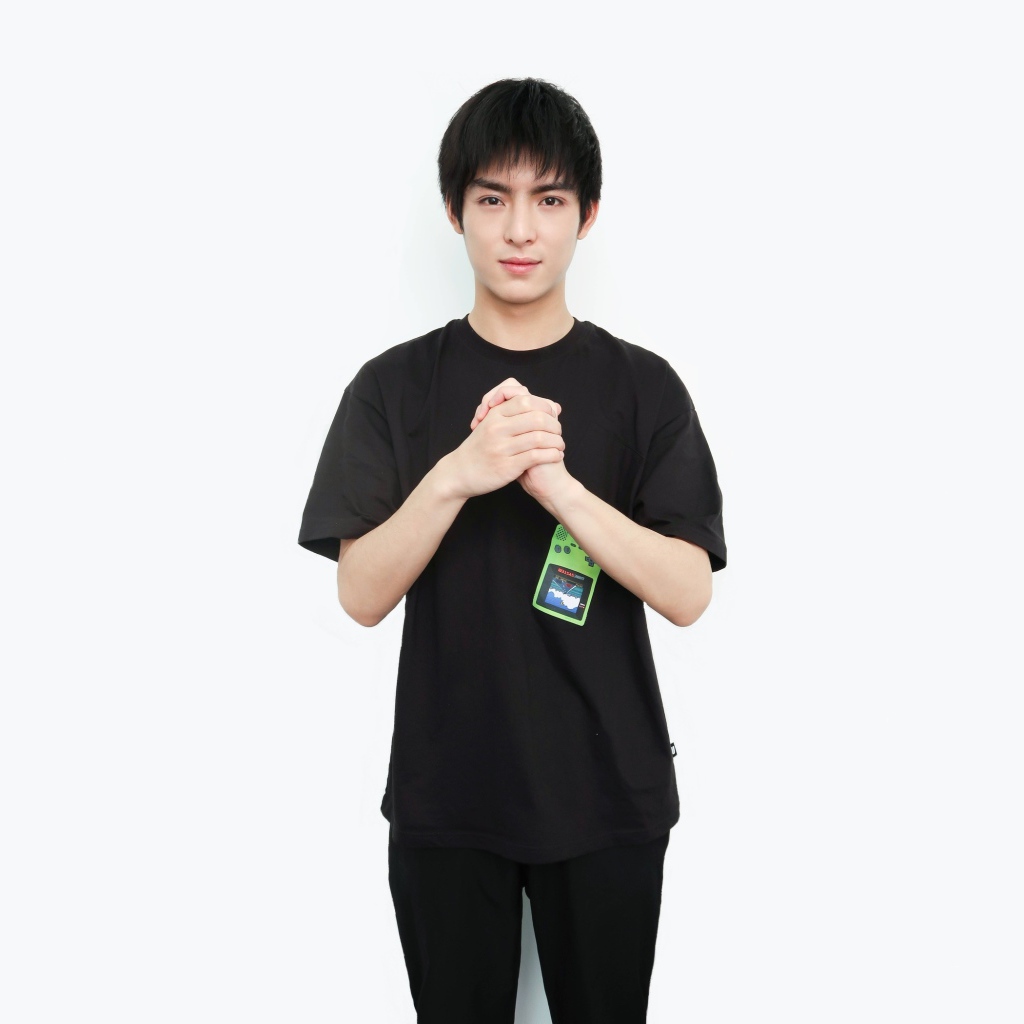 Актер Ван Хао Сюань на белом фоне