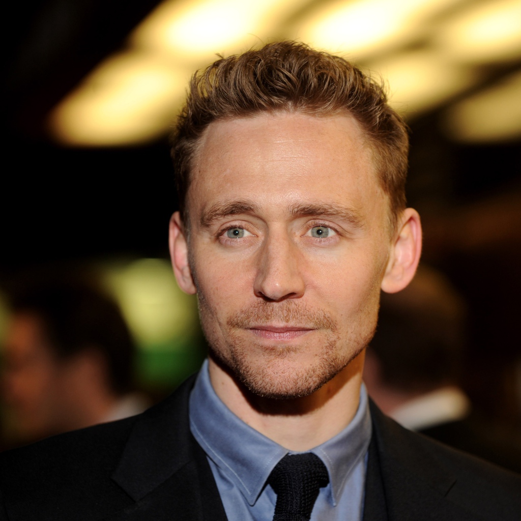 Красивый мужчина, актер Том Хиддлстон