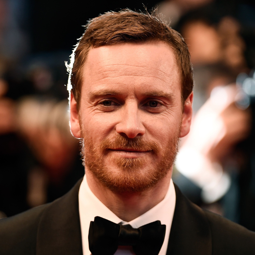 Стильный мужчина актер Майкл Фассбендер