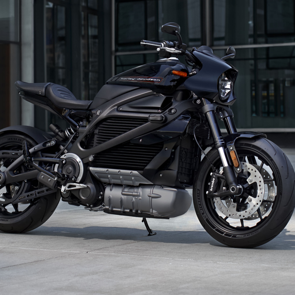 Черный мотоцикл Harley-Davidson LiveWire, 2021