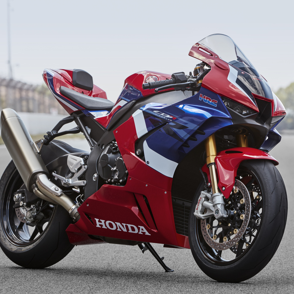 Большой спортивный мотоцикл Honda CBR1000RR-R Fireblade 2020 года