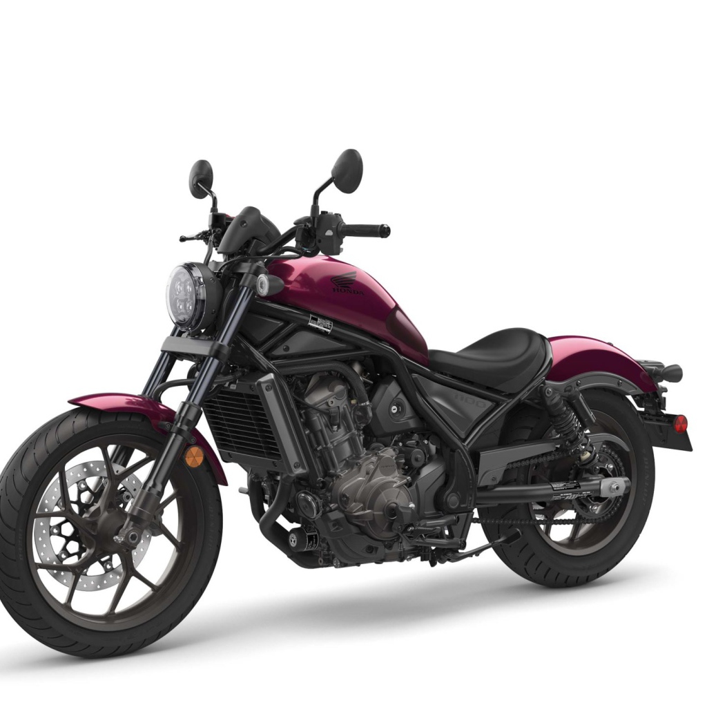 Мотоцикл Honda CMX1100 REBEL на белом фоне