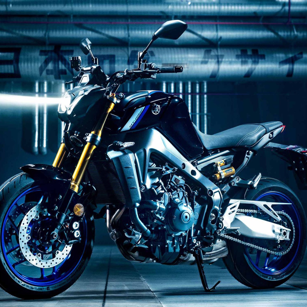 Большой мотоцикл Yamaha MT 09 2021 года