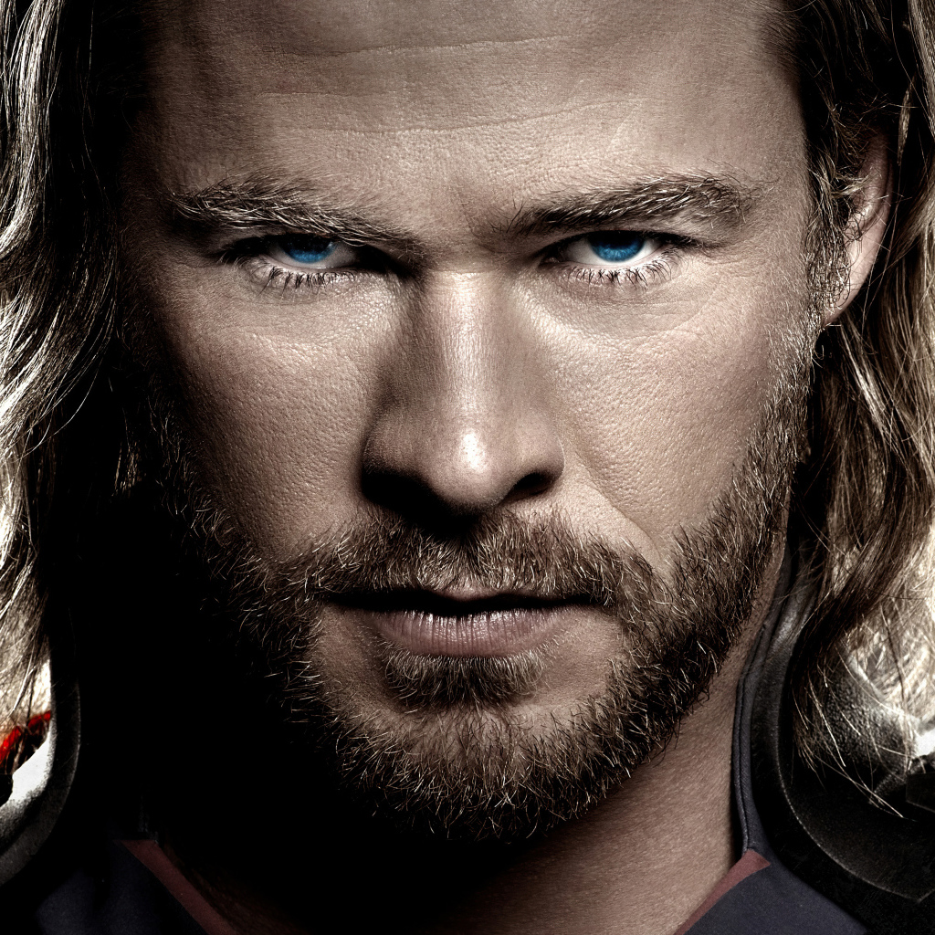 Актер Крис Хемсворт в роли Тора