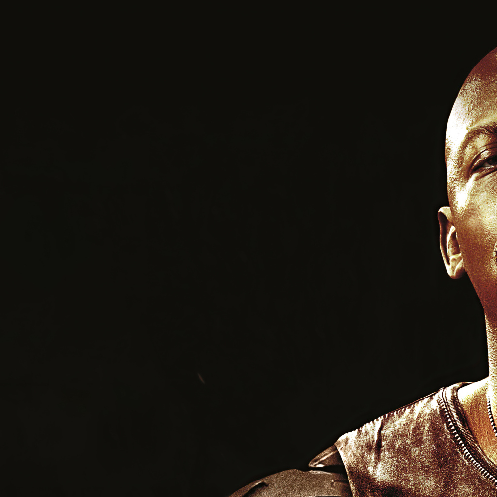 Джакс персонаж фильма Мортал Комбат на черном фоне, 2021