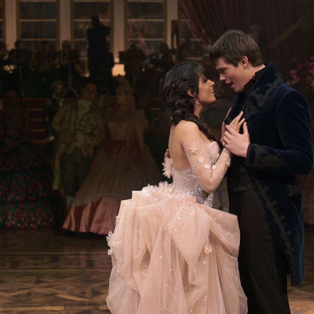 Главные герои нового фильма Золушка, 2021