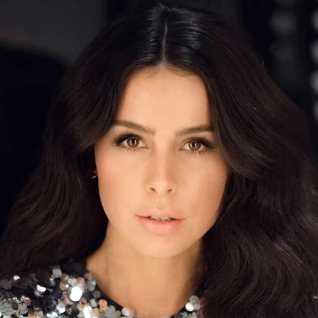 Кареглазая немецкая певица Лена Майер-Ландрут