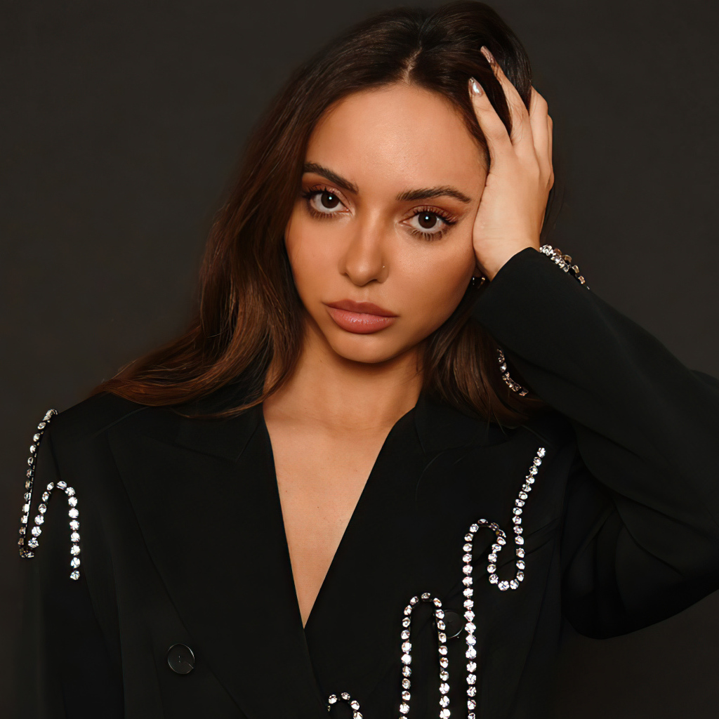 Участница группы Little Mix