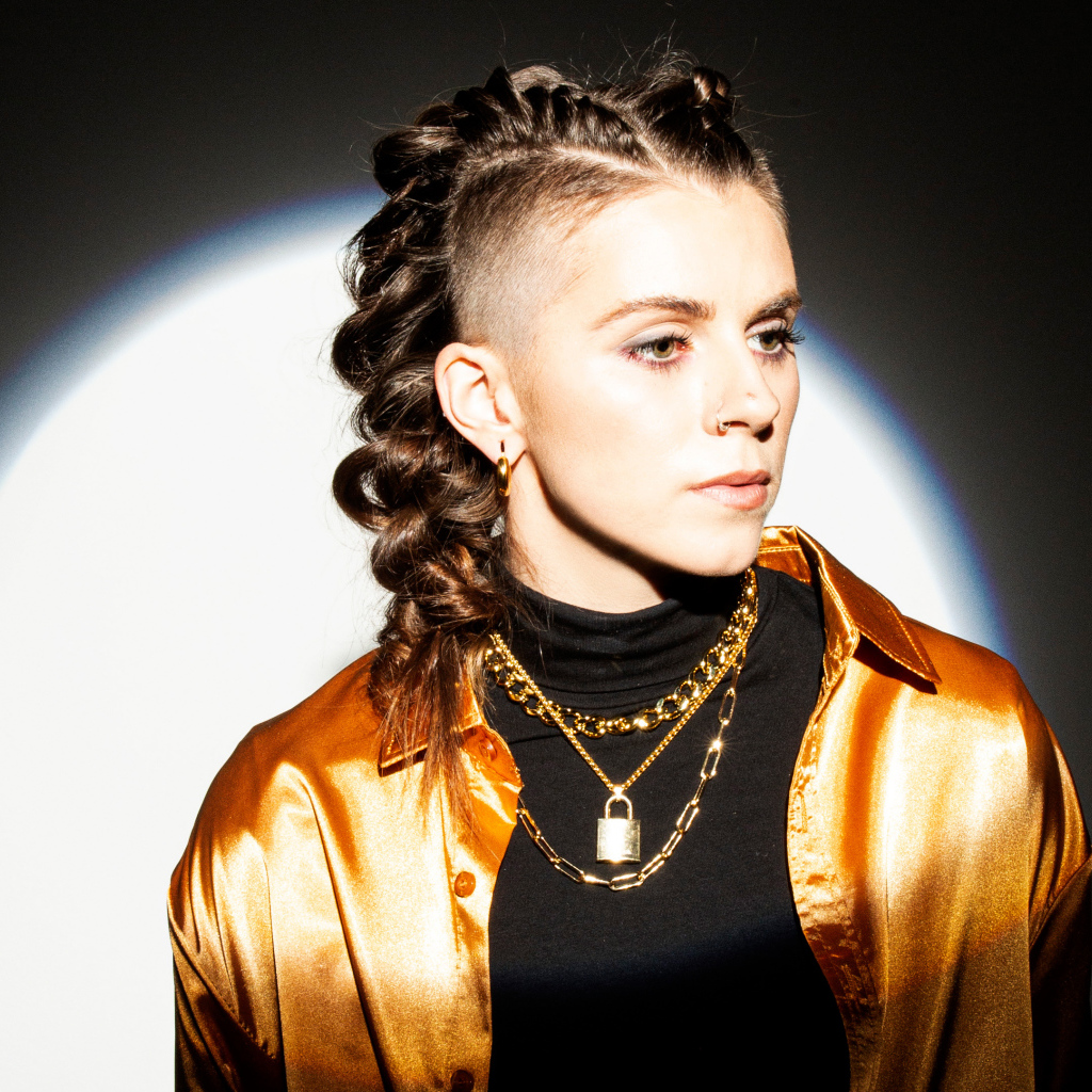 Солистка рок группы PVRIS