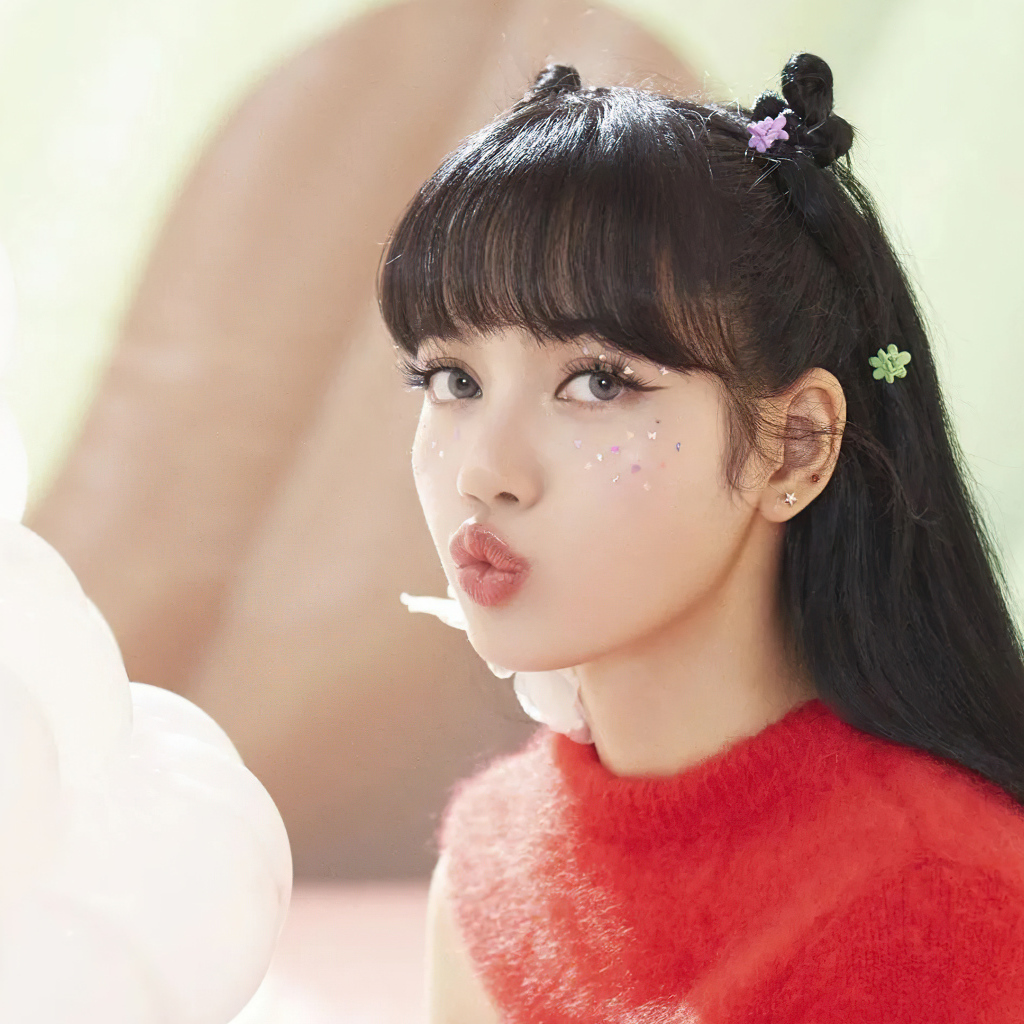 Тайская певица Лалиса Манобан