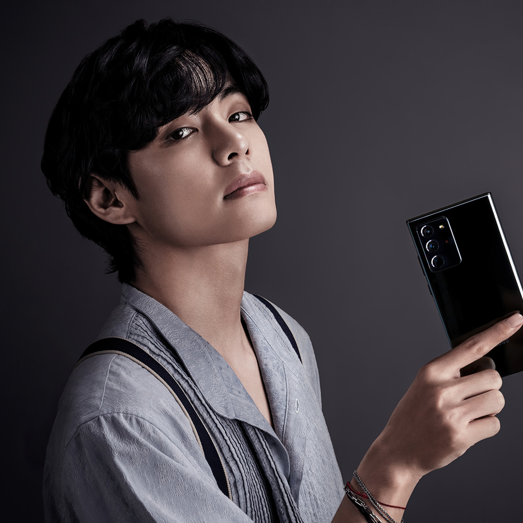 Ви вокалист группы BTS с телефоном