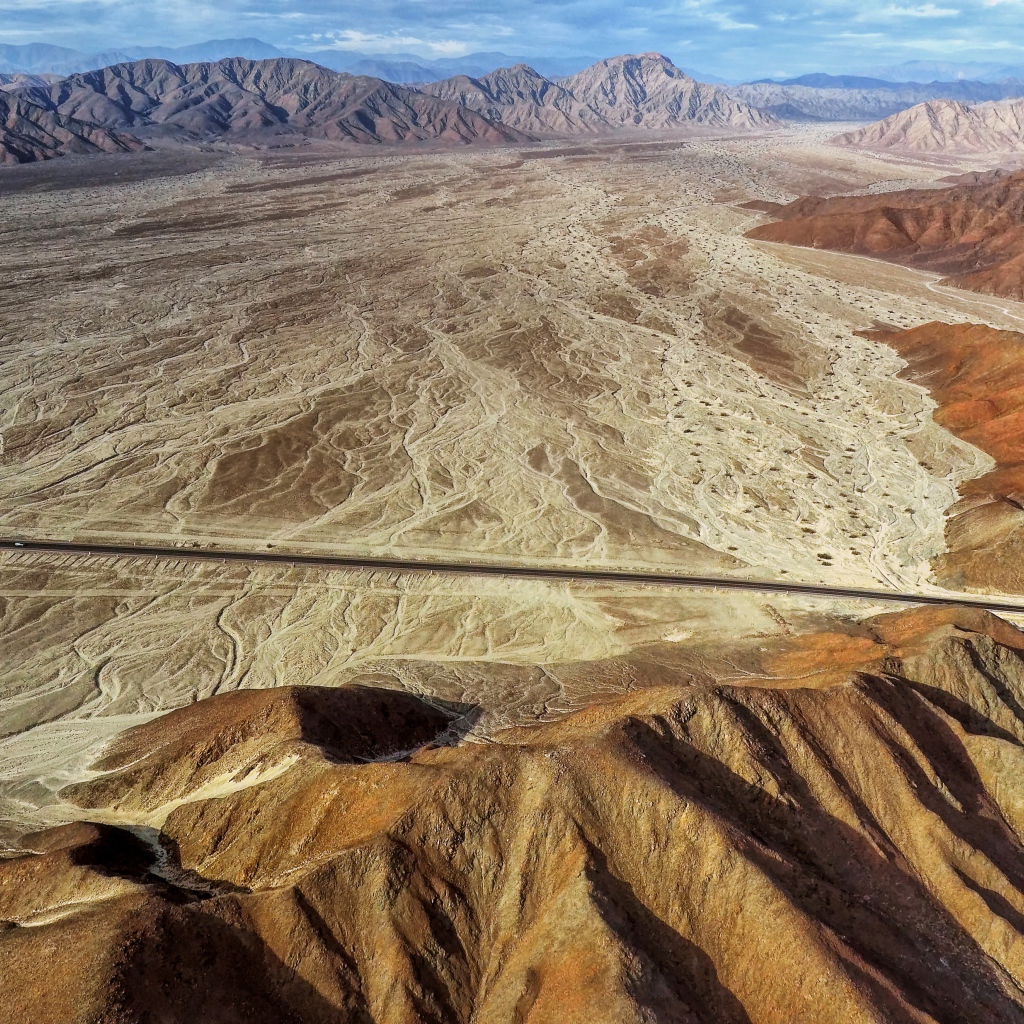 Вид на дорогу через пустыню 