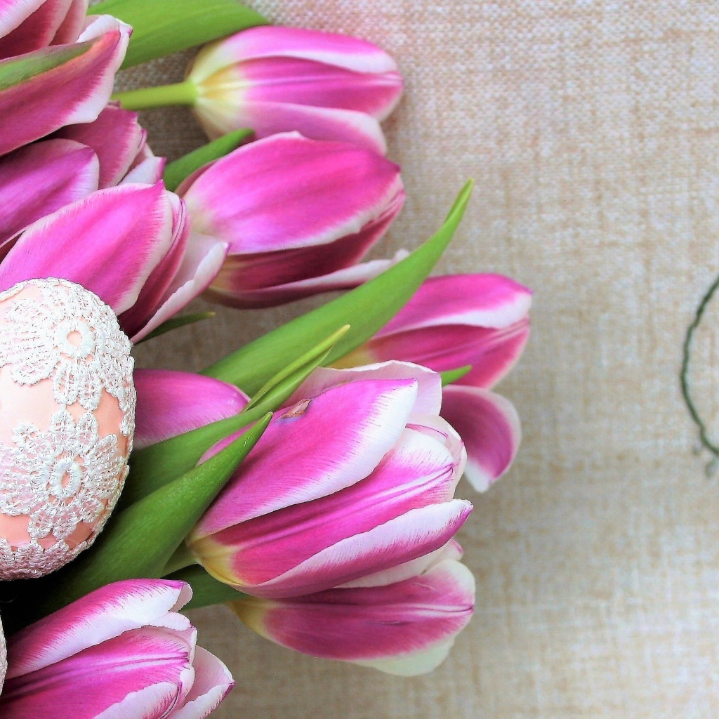 Кружевные пасхальные яйца с тюльпанами