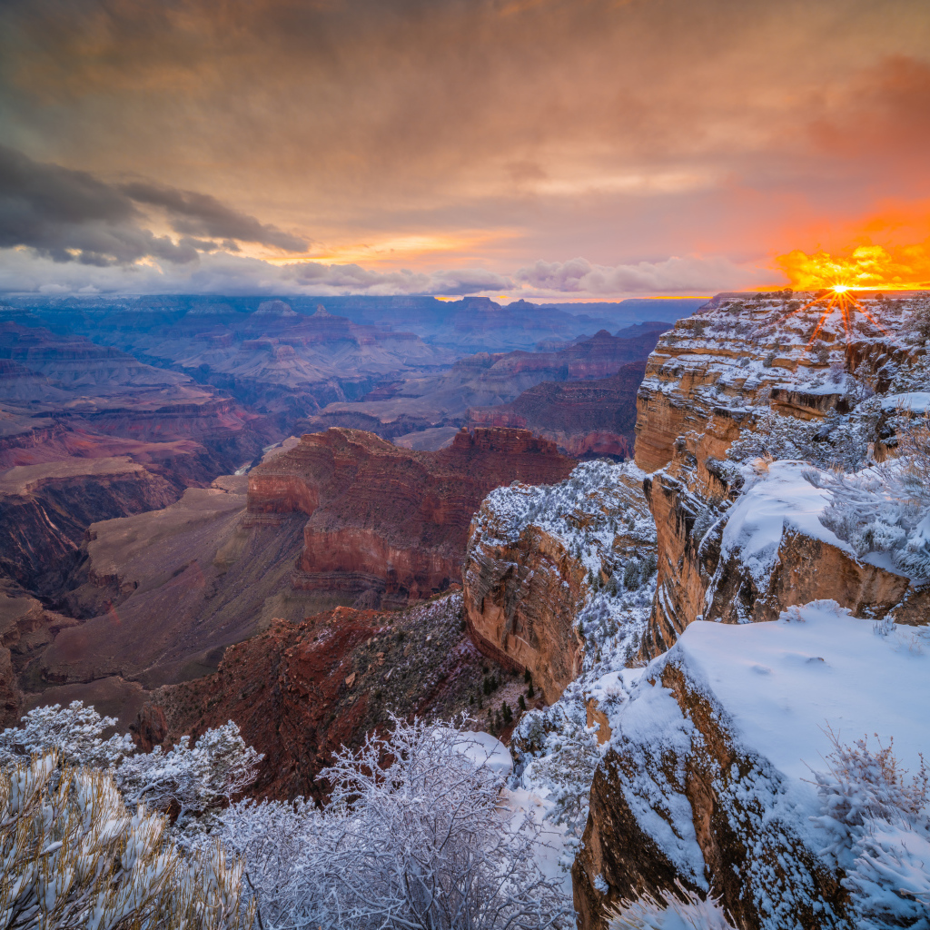 Красивый вид на Гранд каньон на закате солнца 