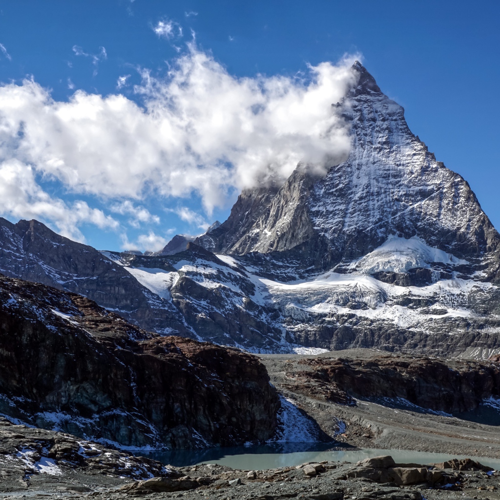Гора Маттерхорн под голубым небом, Швейцария