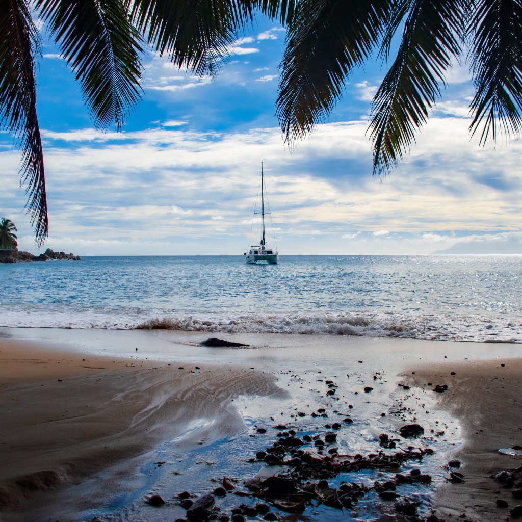 Красивый вид на море с тропического пляжа