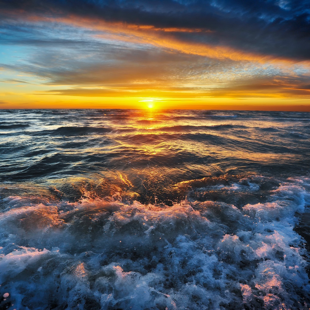 Exciting sea at sunset