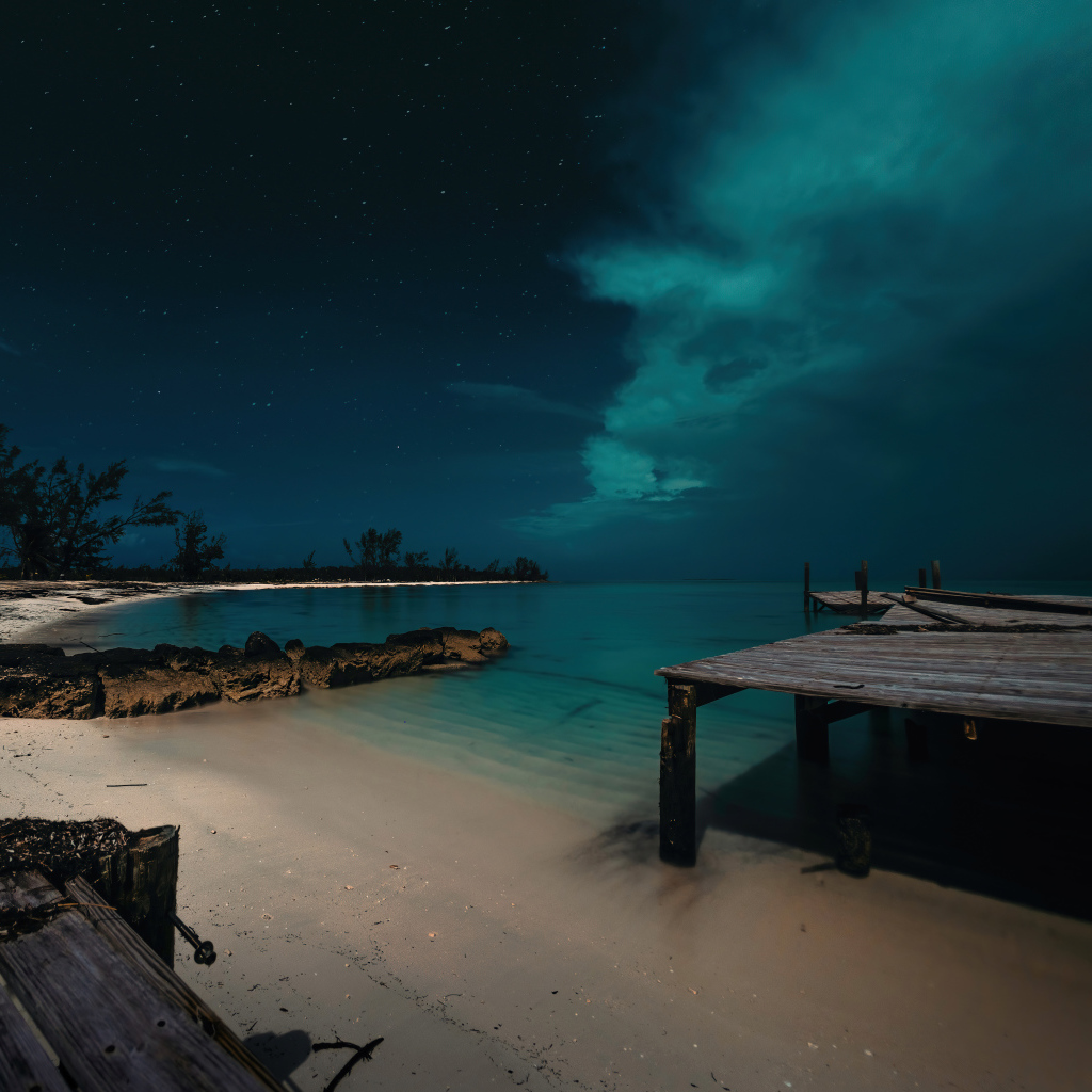 Млечный путь над тихим голубым морем